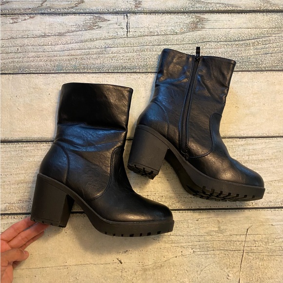 Forever Amazon black chunky platform booties boots. 7.5 - Picture 3 of 12